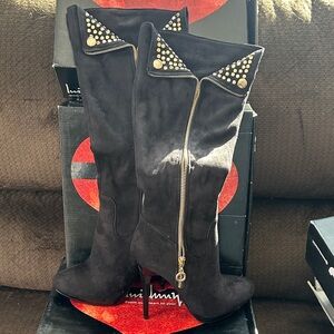 Luichiny Black and Gold Heeled Boots